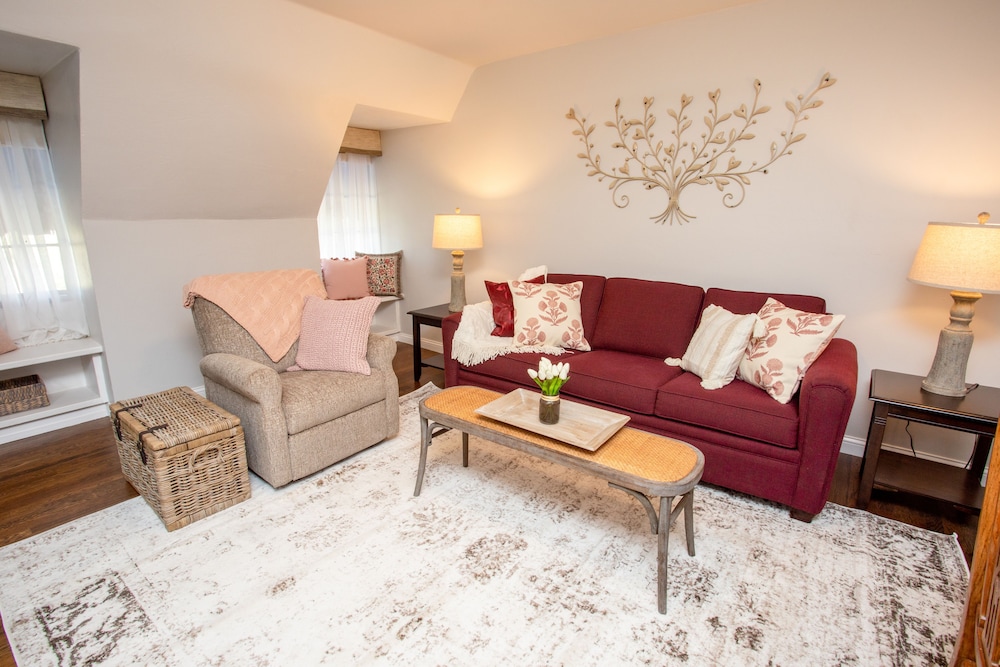 Luxury Suite, 1 King Bed, Syrah Suite photo 3