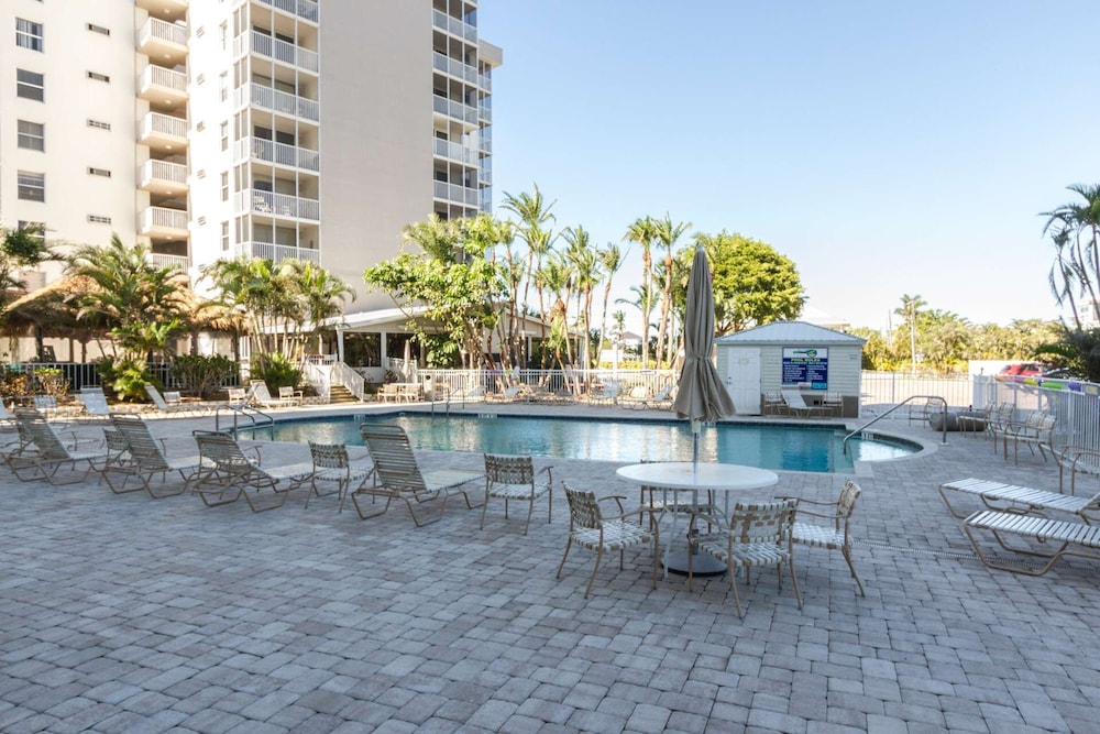 Condo (Beach & Tennis 5908) photo 3
