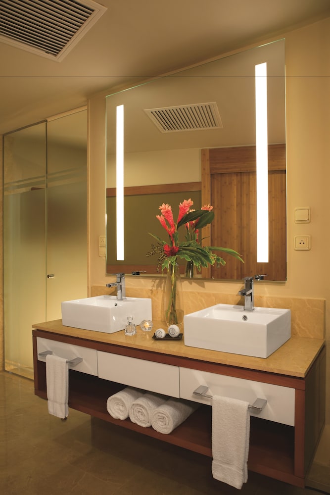 Junior Suite Swim Up Two Double Beds (Resort Access to Breathless Punta Cana) thumbnail 6