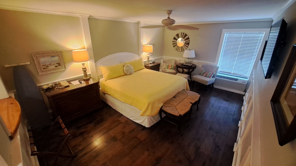 King Room 204