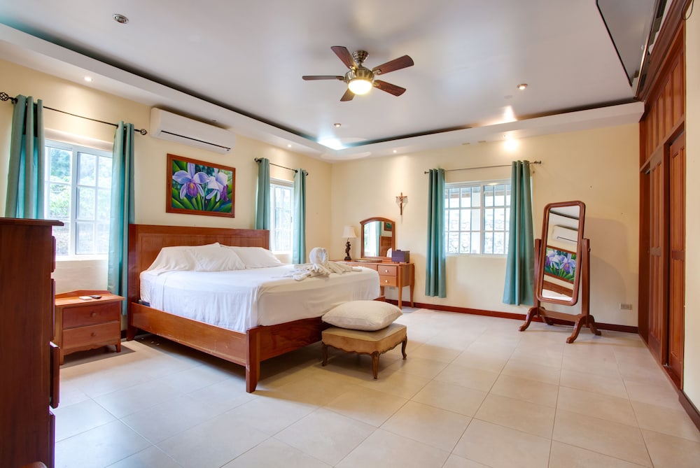 Family House, 3 Bedrooms, Mountain View, Mountainside photo 2