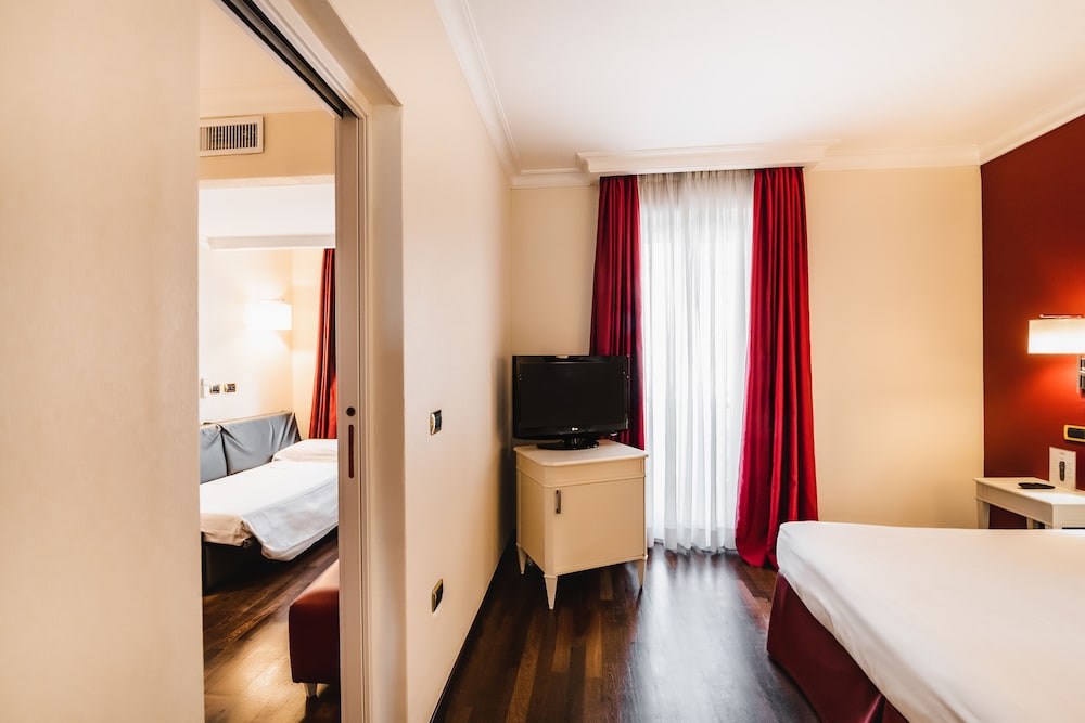 Deluxe Suite 2 Connecting Rooms photo 3