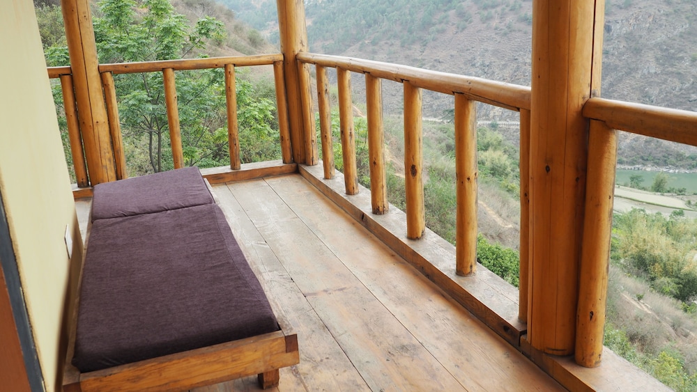 Deluxe Room, 1 Bedroom, Mountain View photo 2
