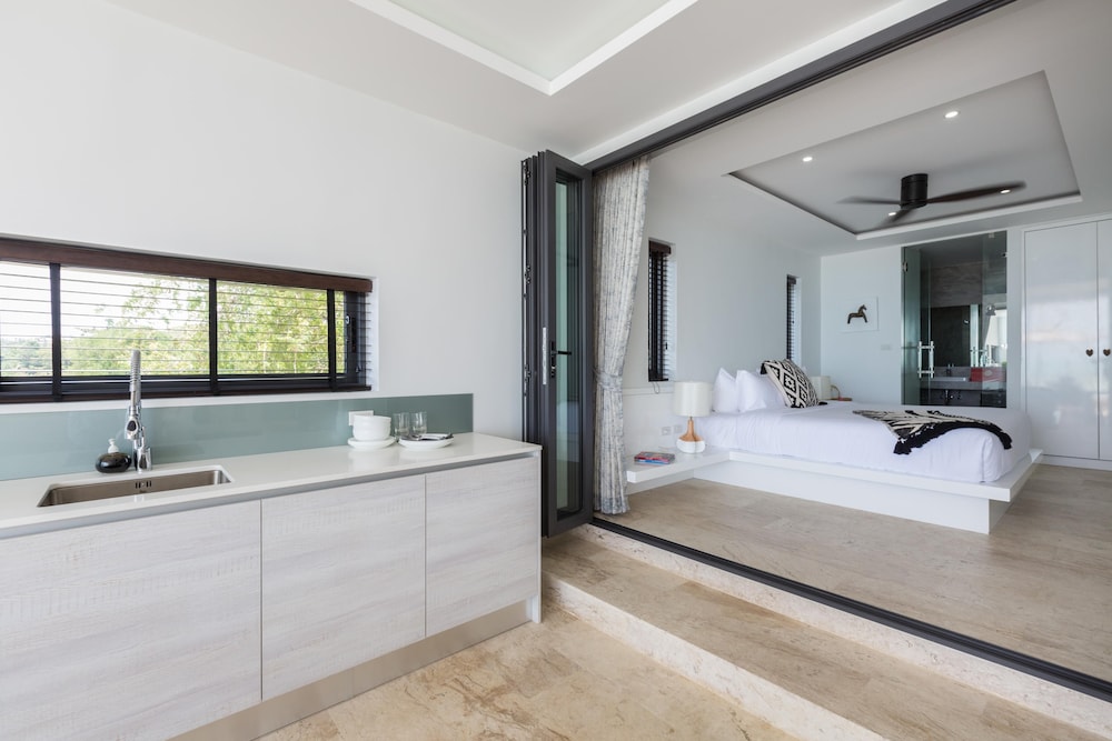 2 Bedroom Sea View Pool Suite & Cinema - Photo 5