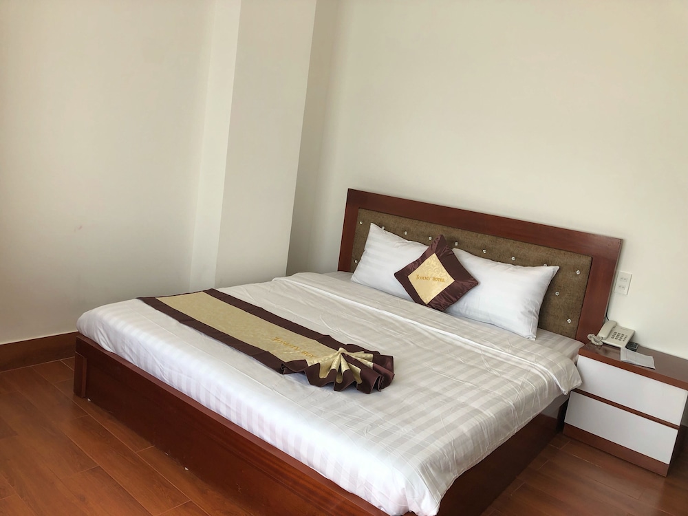 Deluxe Room with Window - Photo 9