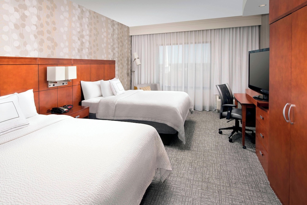 Room, 2 Queen Beds (Hearing Accessible) - Photo 1