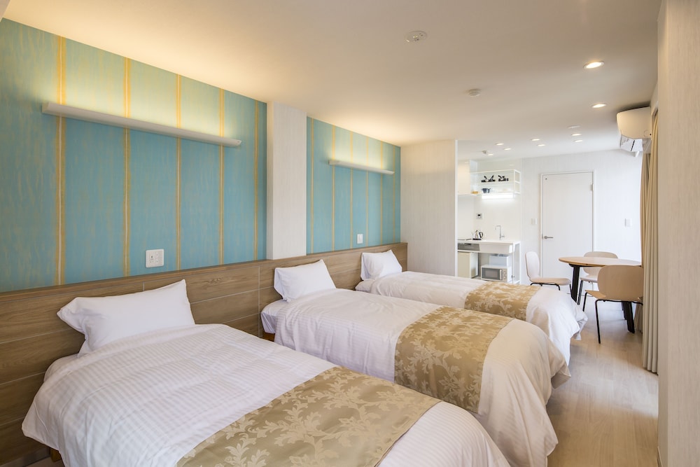Superior Studio, 3 Twin Beds, Terrace photo 2