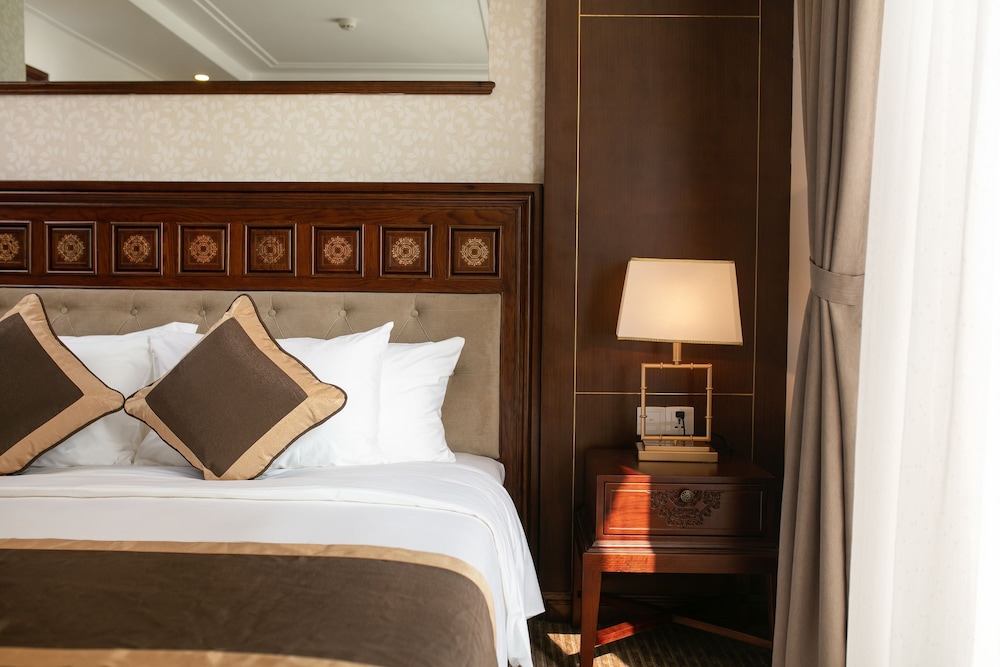 Premier Twin Room, City View (With View) photo 3