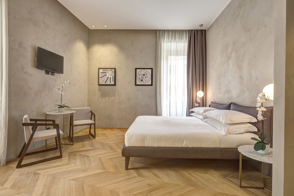 Deluxe Double Room, 1 King Bed photo 1