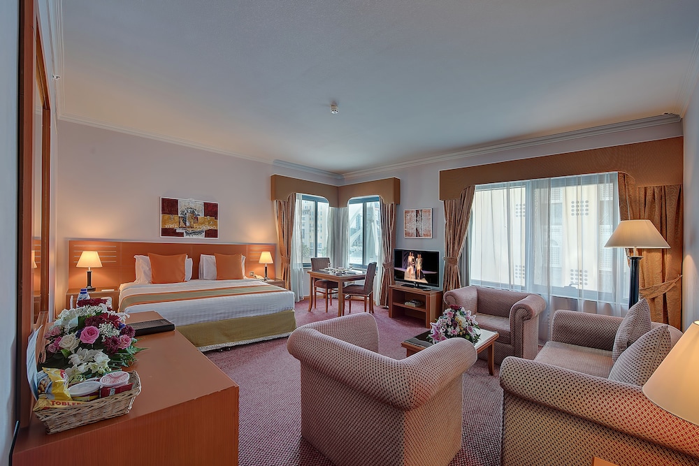 Executive Suite, 1 King Bed, Bathtub photo 2
