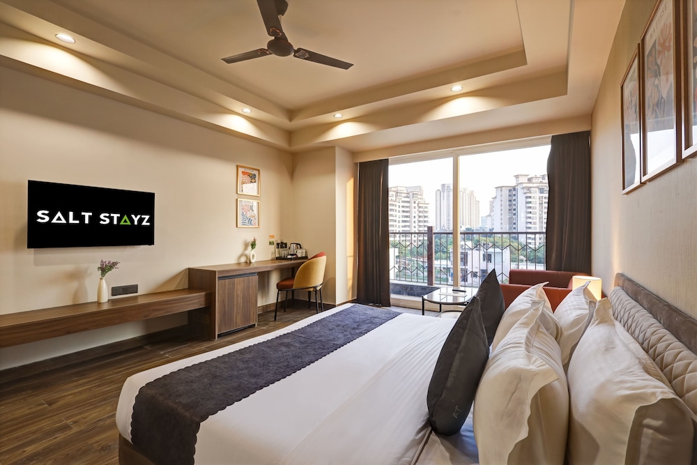 Superior Suite Balcony with City View