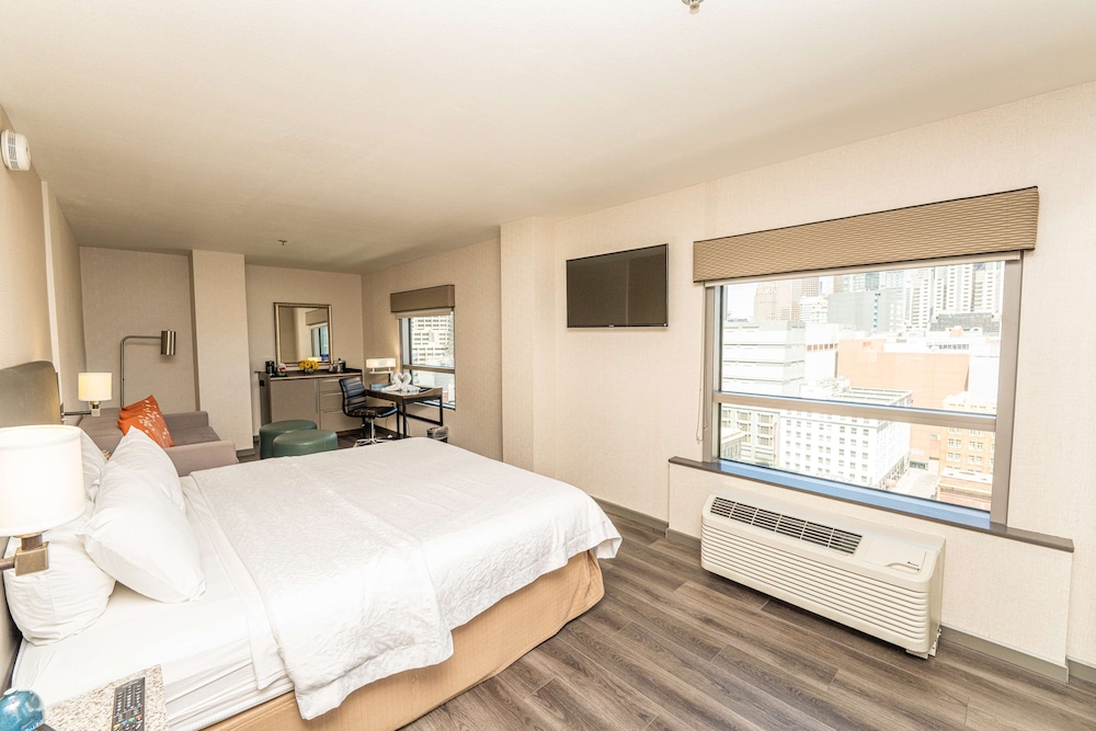Room, 1 King Bed, Accessible, City View (Mobility & Hearing) photo 2