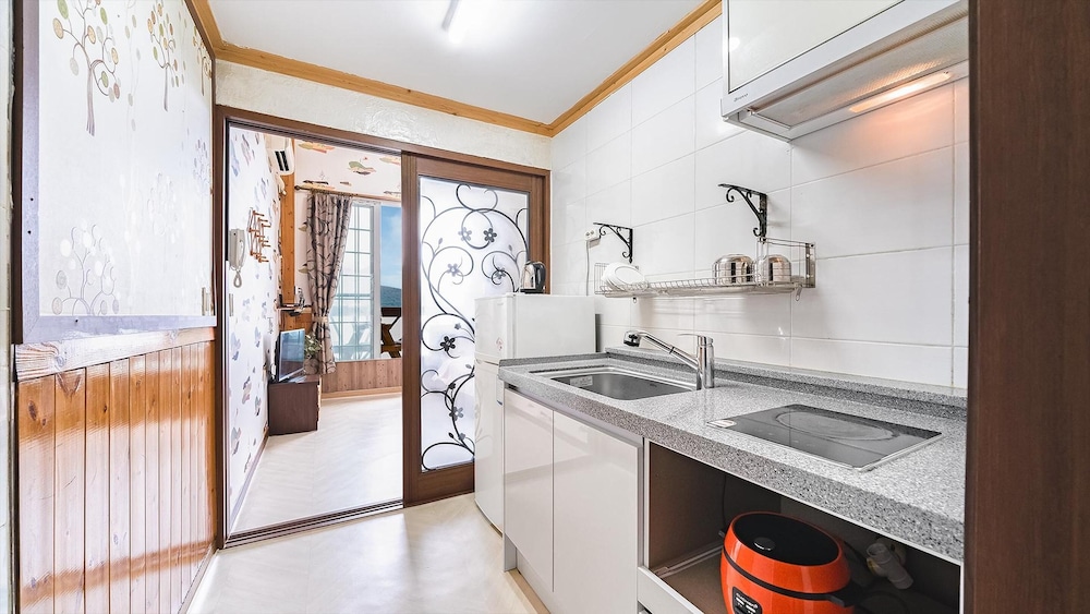 Basic Room, 1 Bedroom (204(Oceanview)) - Photo 2