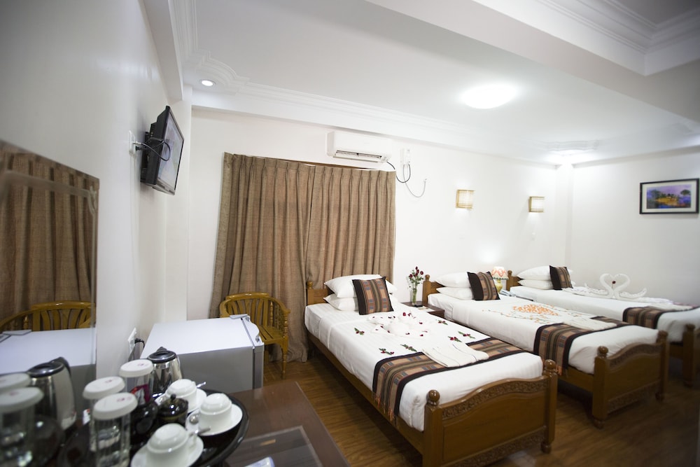 Grand Triple Room, 3 Bedrooms, Garden View photo 3