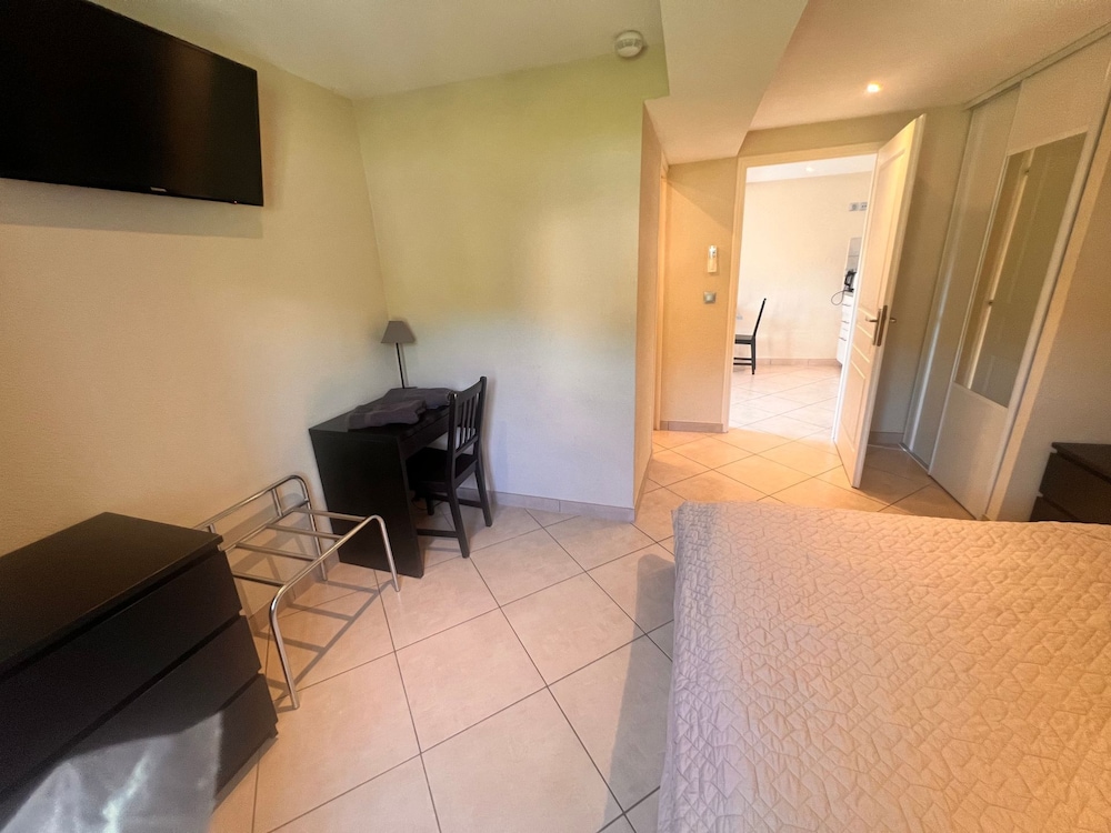 Comfort Apartment, City View