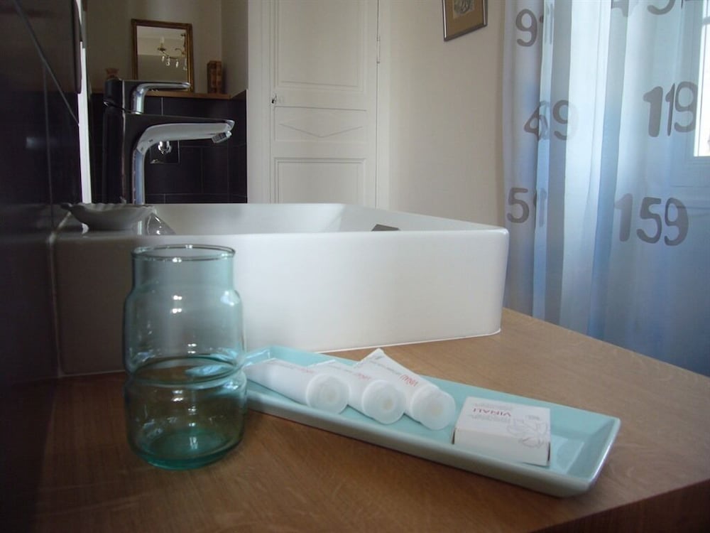 Double Room, 1 Queen Bed photo 1