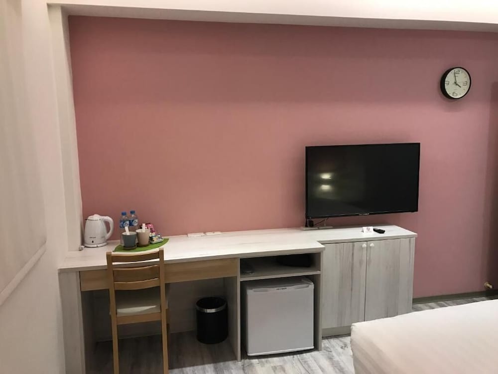 Double Room (Dark Pink) photo 3