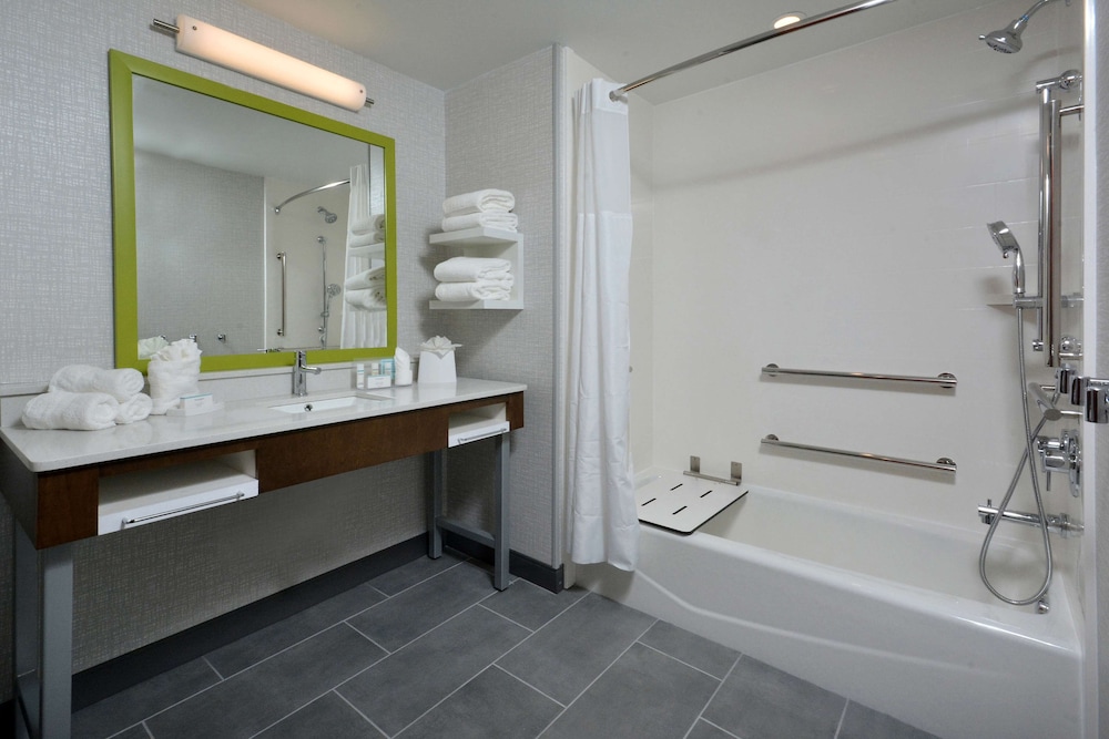 Suite, 2 Queen Beds, Accessible, Bathtub (Refrigerator) - Photo 6