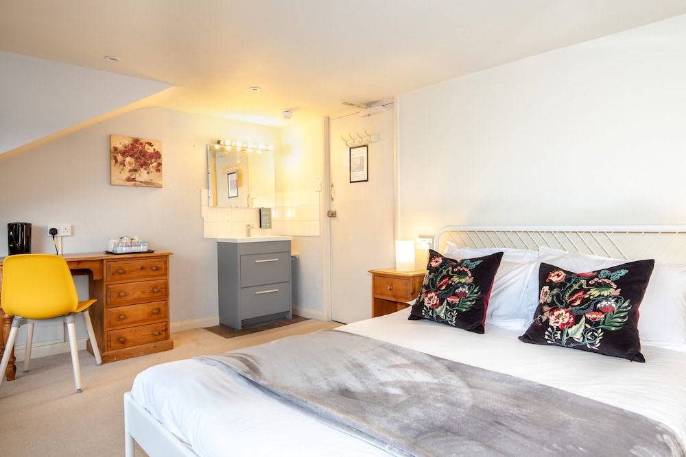 Double Room, Shared Bathroom (Room With Extra Bed ) photo 2