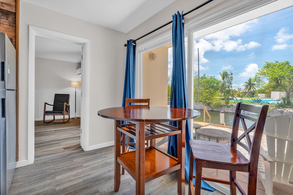 Family Studio Suite, 2 Queen Beds, Kitchen, Canal View photo 1