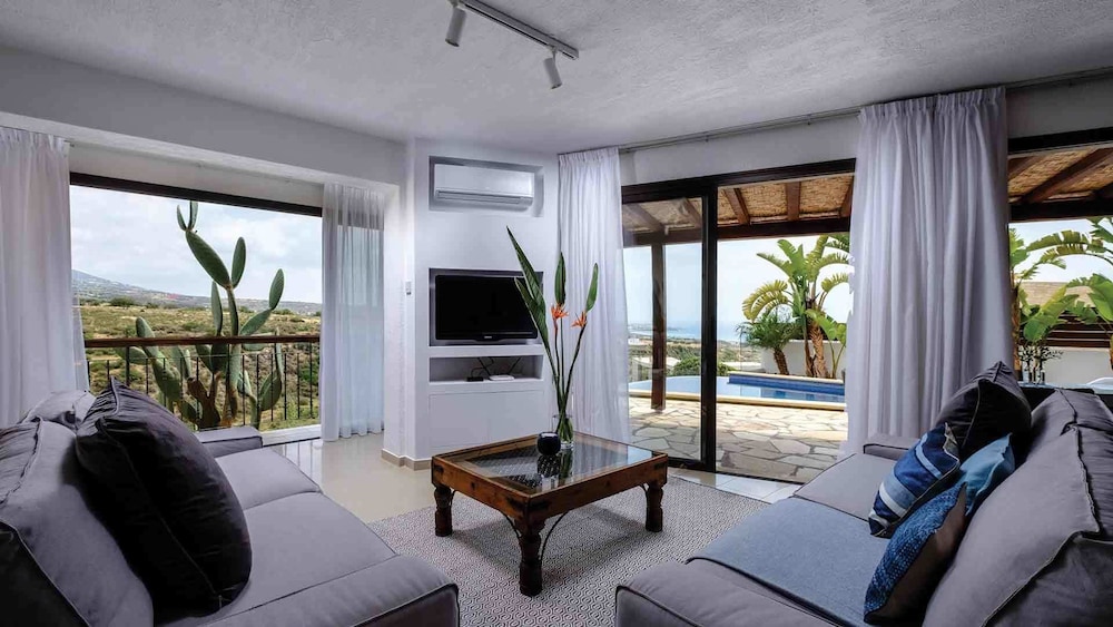 Villa photo 3