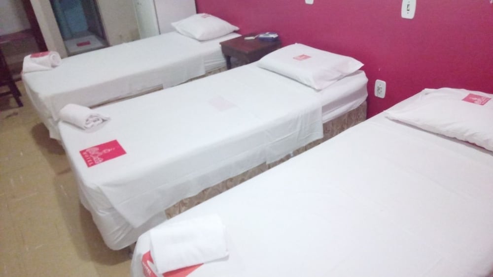 Economy Triple Room, 3 Twin Beds, City View photo 2