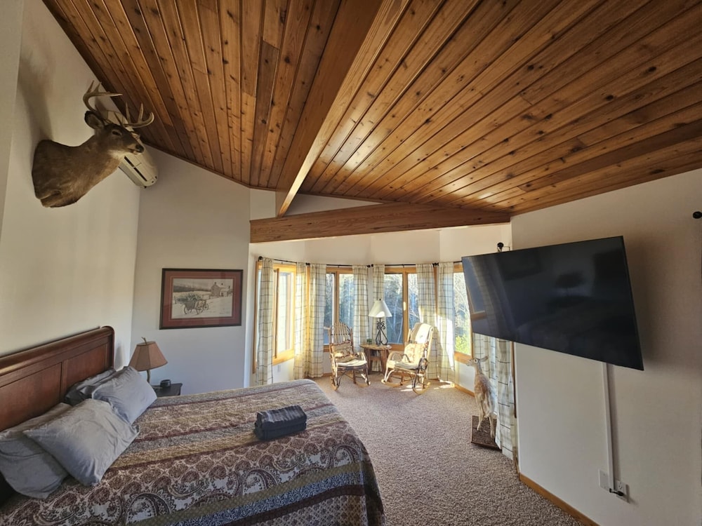 Deer Room at Bear Mountain Lodge photo 2