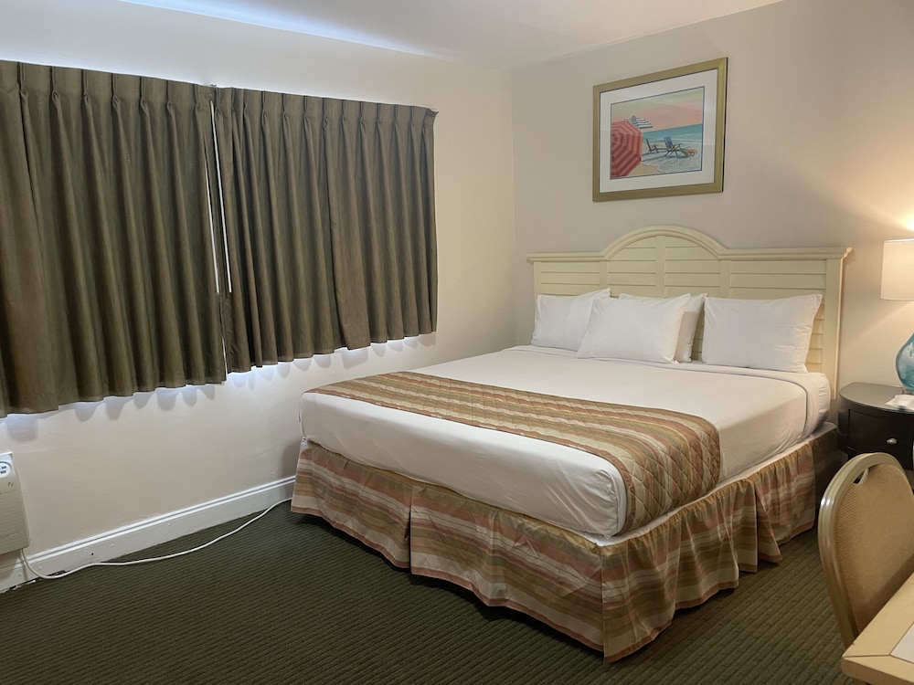 Deluxe Room, 1 King Bed, Kitchenette - Photo 3