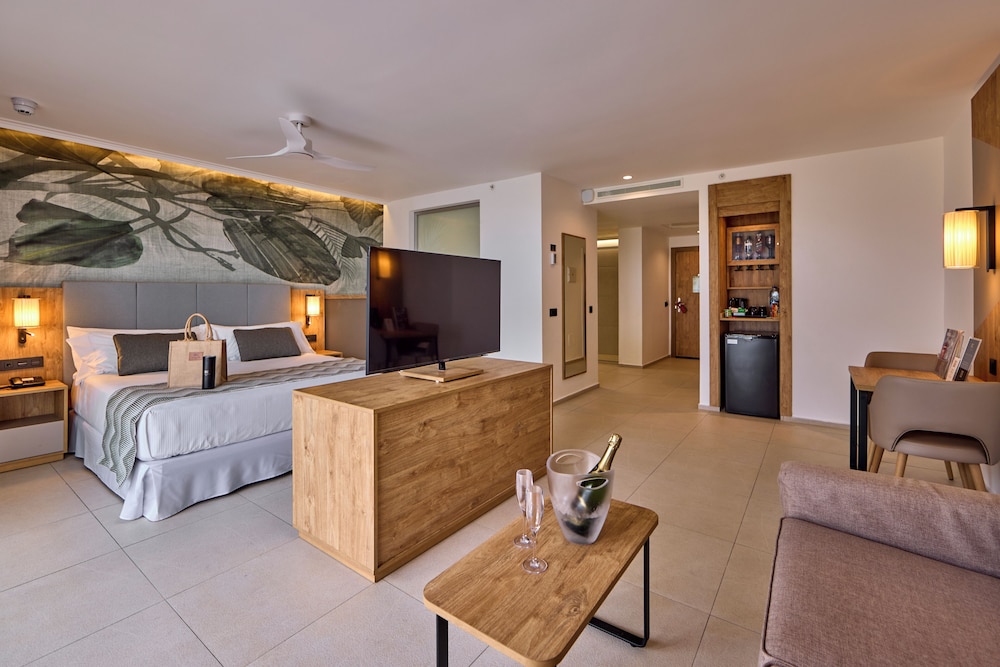 Suite (Swim Up, Elite Club) photo 2