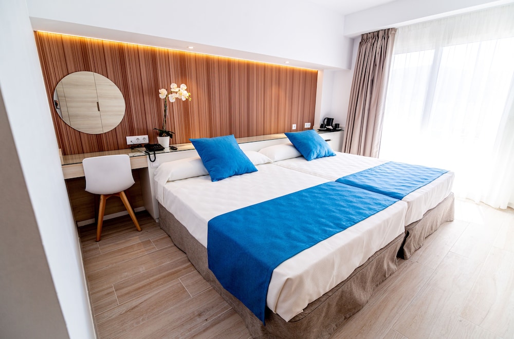 Standard Quadruple Room, Terrace (4 Adults)