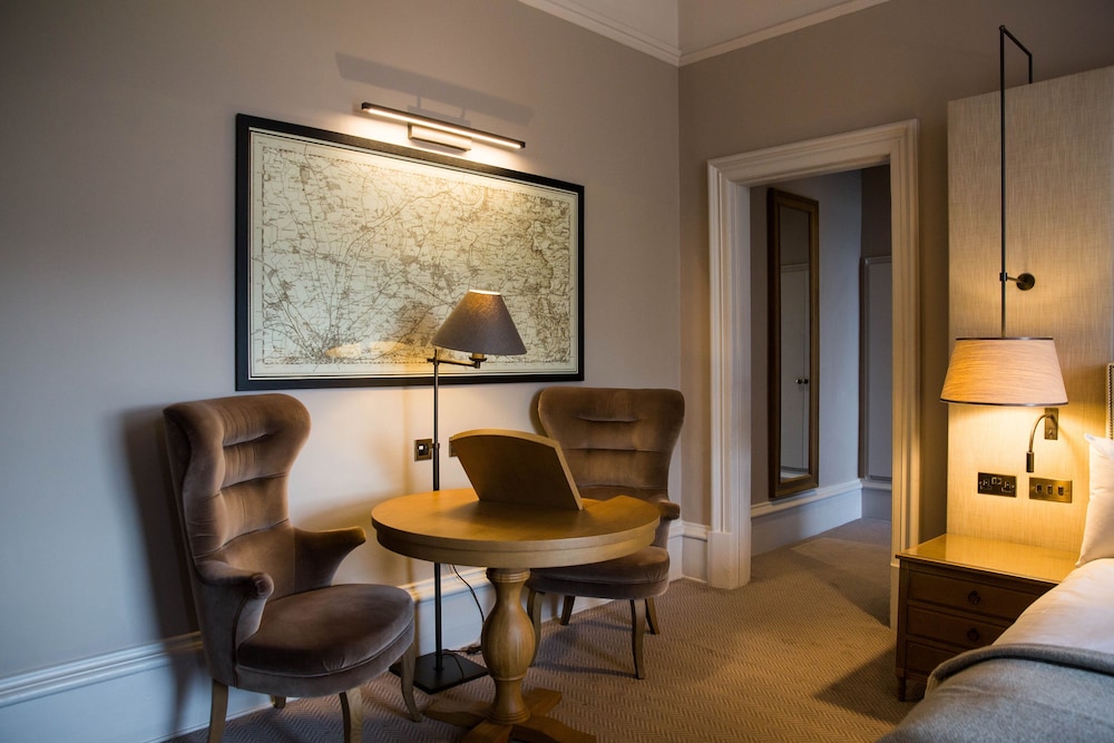 Signature Suite, City View - Photo 4