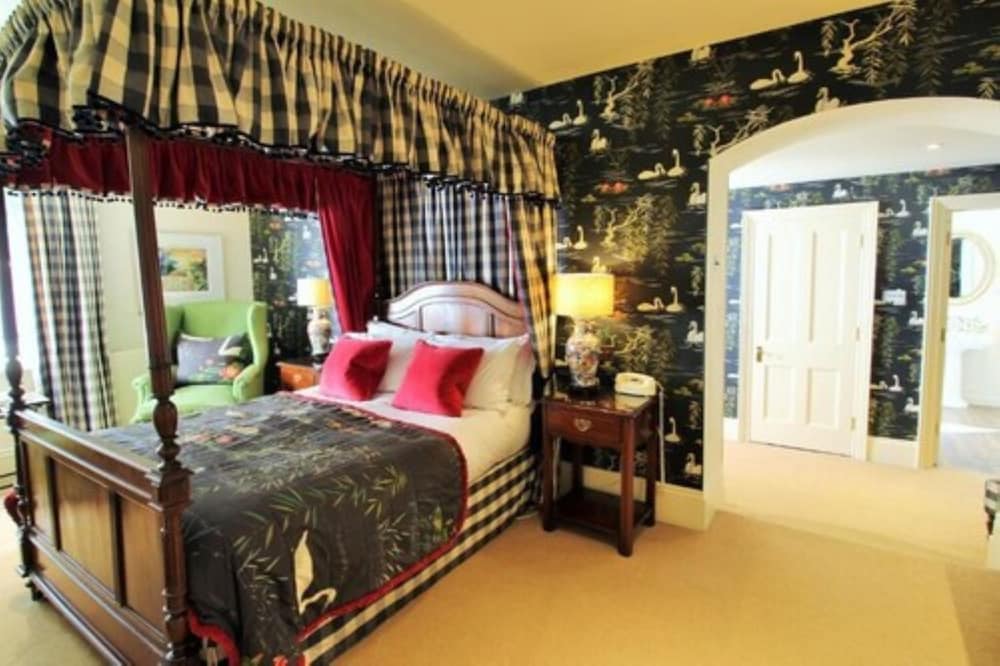 Superior Four Poster Room photo 3