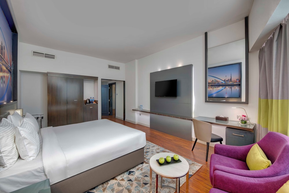 Deluxe Room, 1 King Bed, Non Smoking photo 2