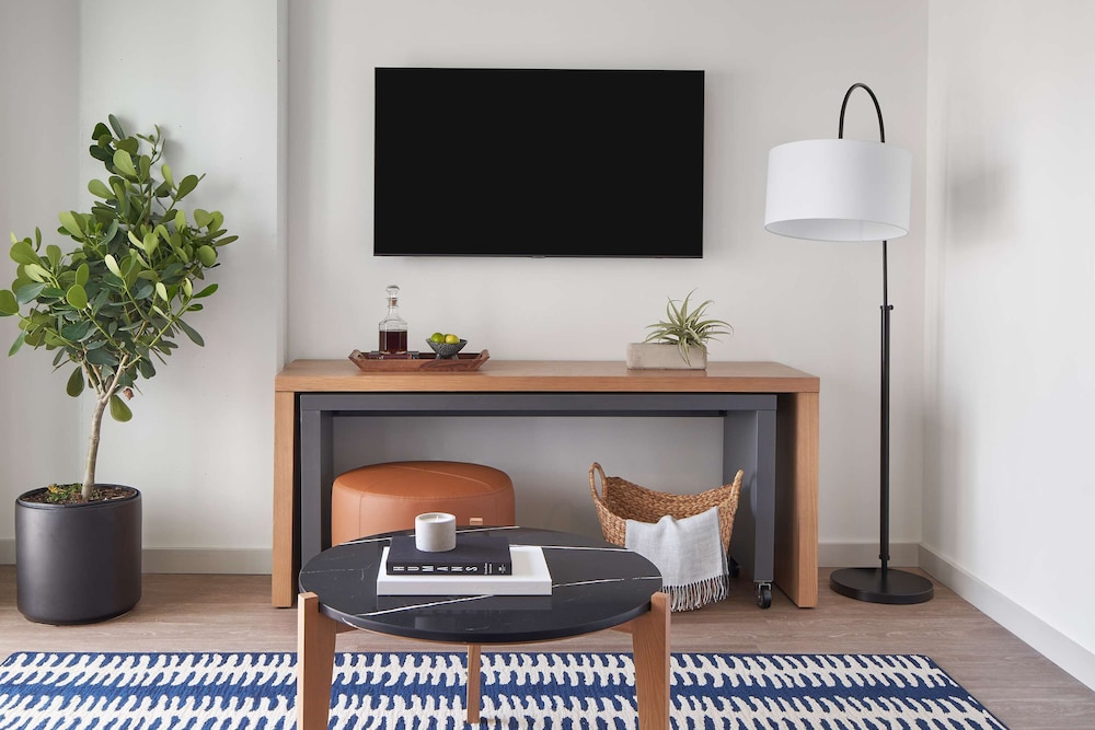 Suite, 1 Bedroom (Designer Furnished)