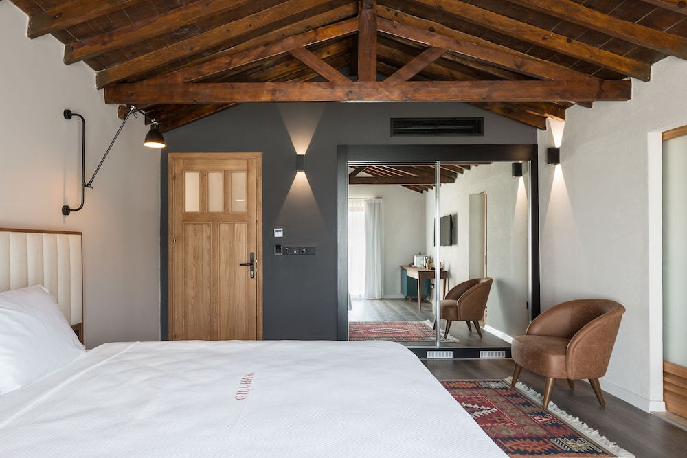 Suite (Beaujolais) photo 3