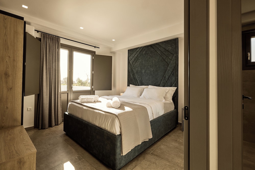 Seaside two-bedroom Maisonette with Sea View