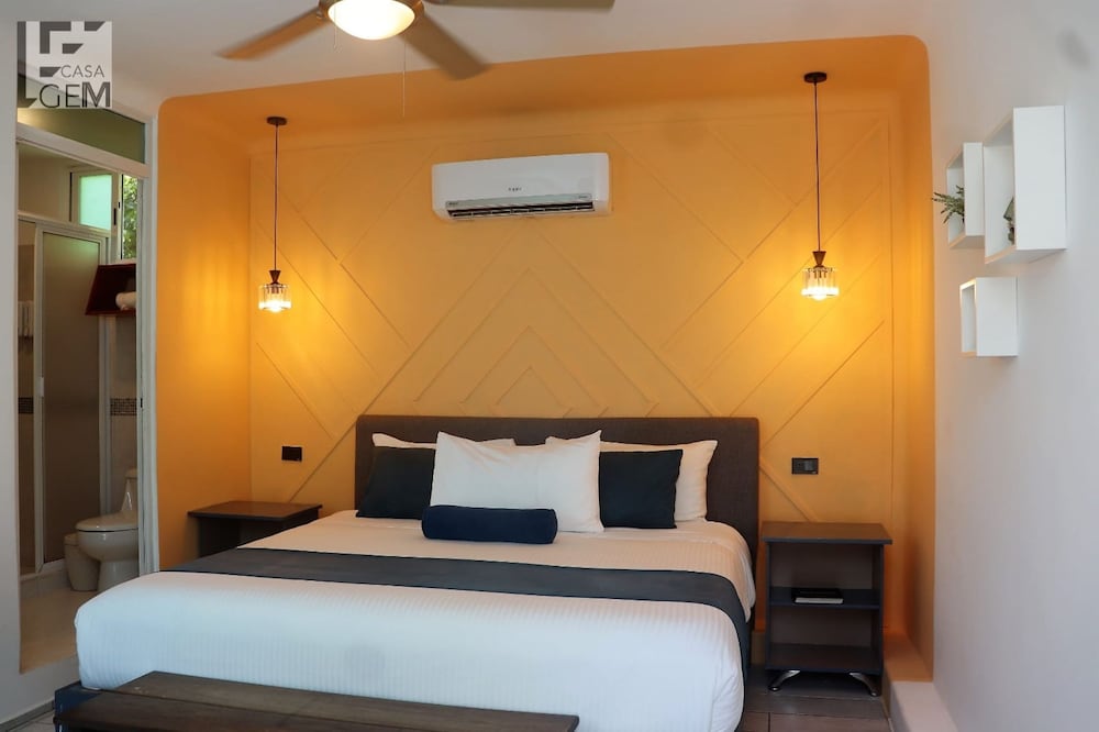 Luxury Room, 1 King Bed, Private Bathroom, Pool View