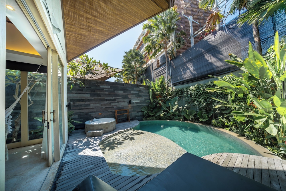 Smart 1 Bedroom Villa with Private Pool & Hot Tub - Photo 10