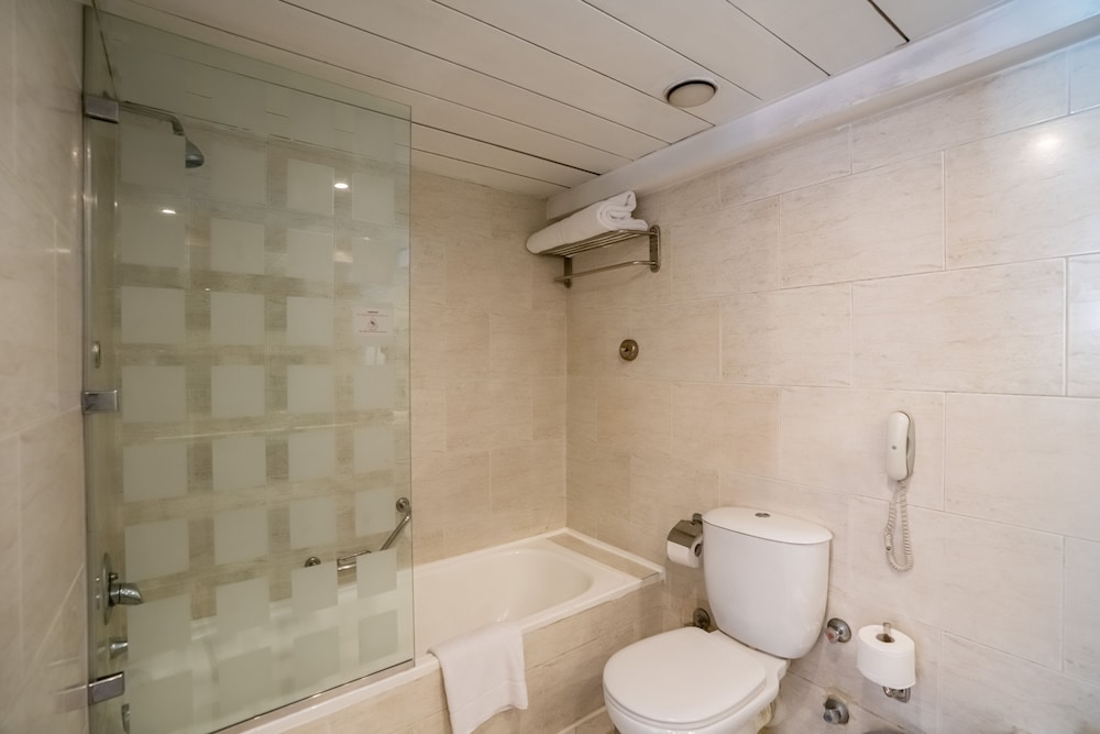 Junior Suite with City View thumbnail 6