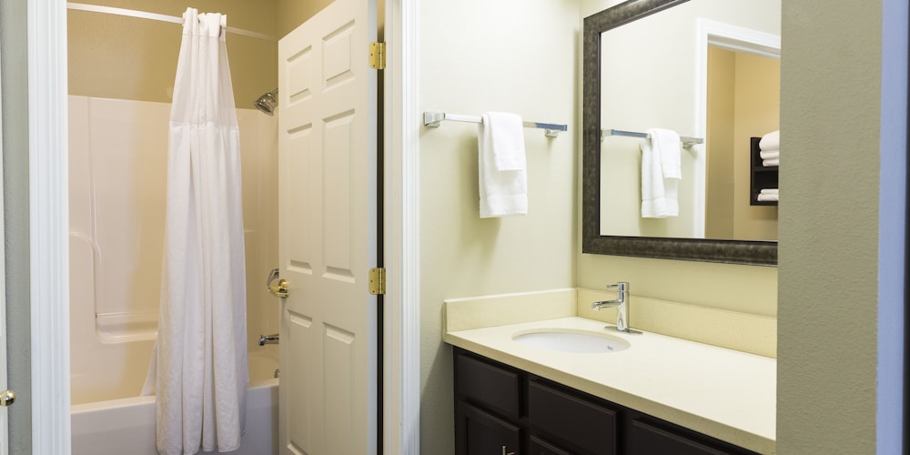 Suite, 1 Bedroom, Kitchen (2 Dbl, Living, Dining) - Photo 2