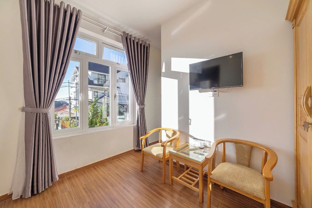 Family Room, Garden View