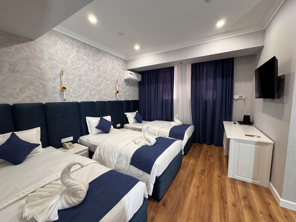 Standard Triple Room, City View