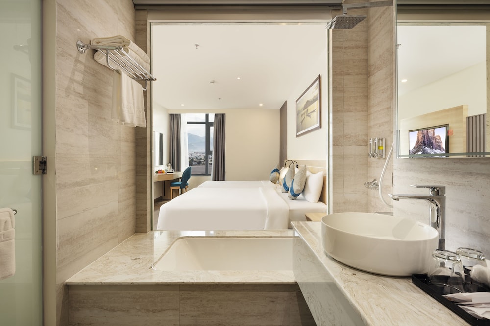 Deluxe Double Room, City View photo 2