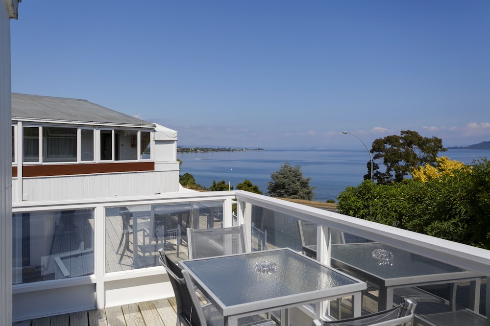 Deluxe Suite, 2 Bedrooms, Lake View photo 1