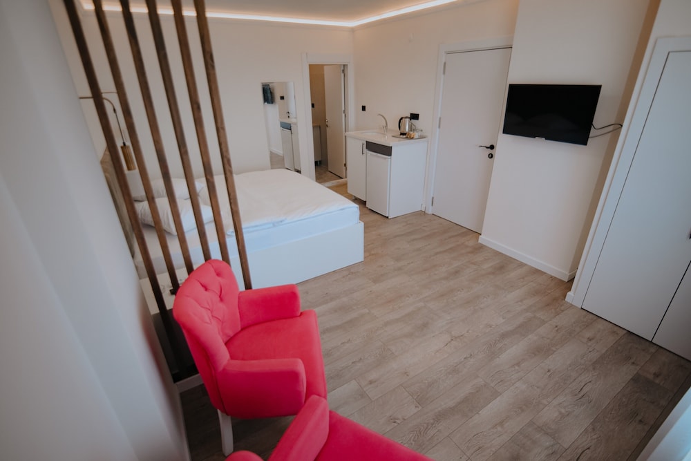 Deluxe Room, 1 Queen Bed, Mountain View photo 1