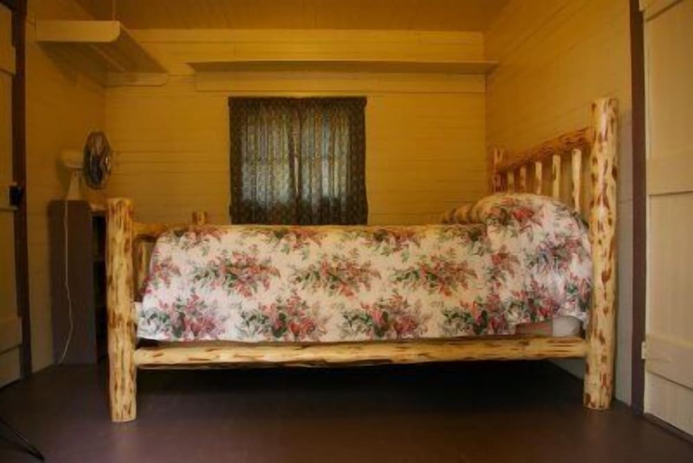 Cabin 10 photo 1