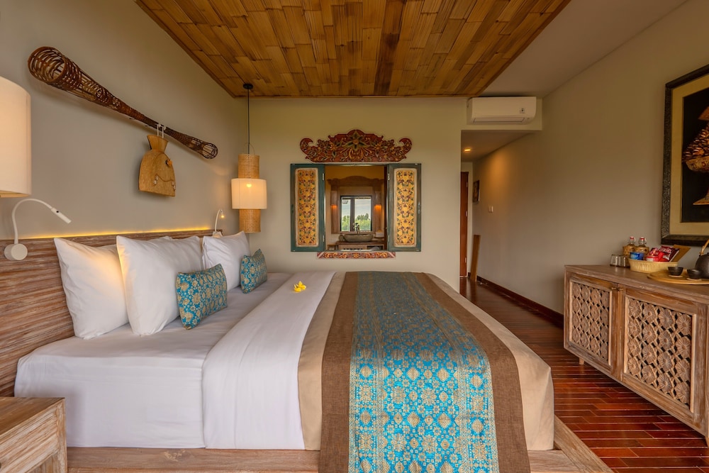 Deluxe Room, 1 King Bed, Hill View - Photo 8