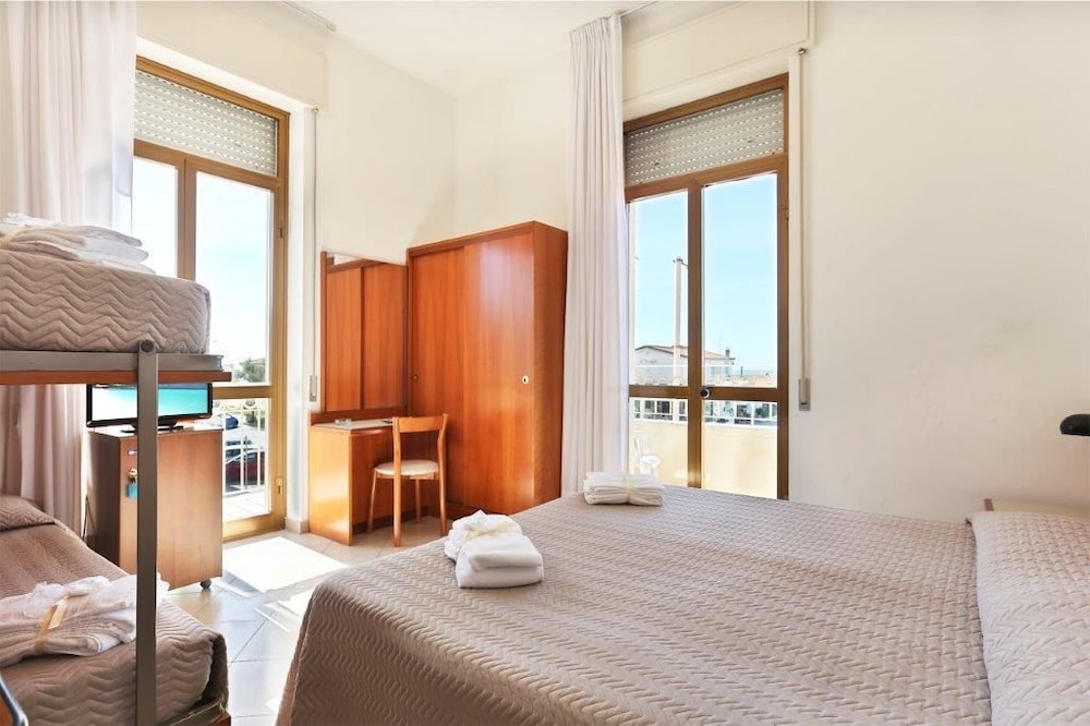 Superior Quadruple Room, Balcony, Sea View