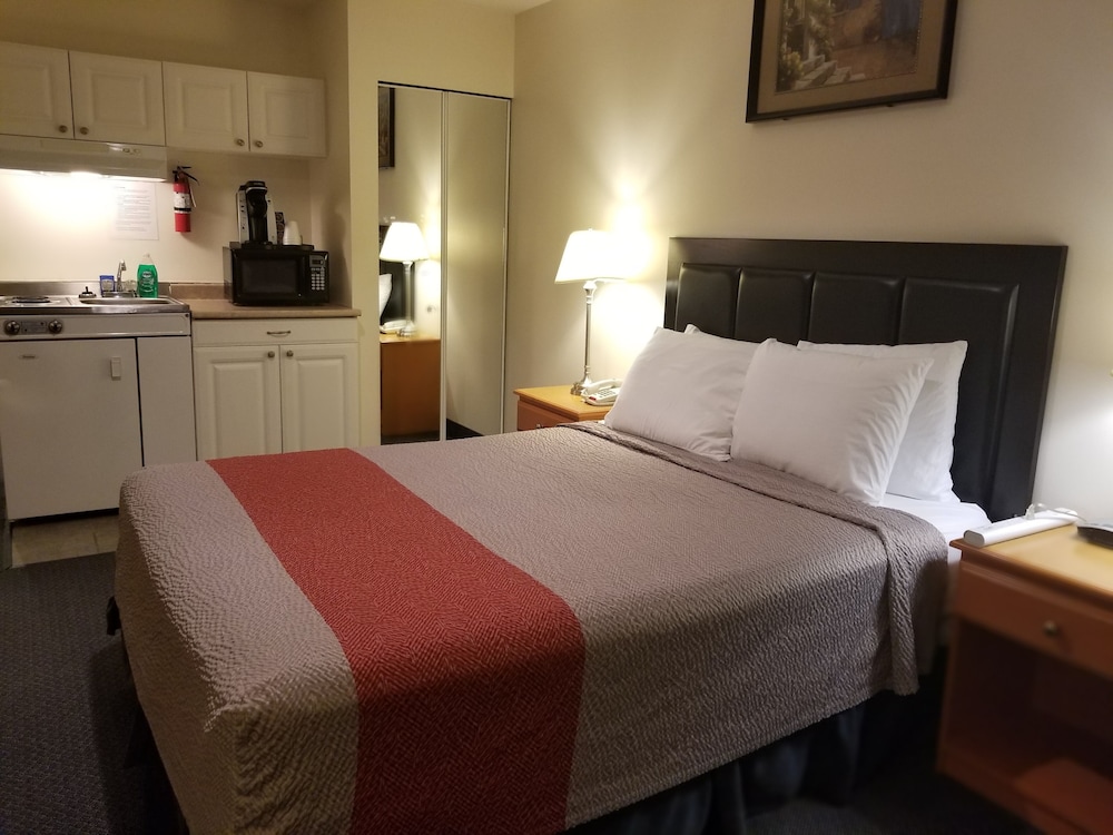 Room, 1 Queen Bed, Kitchenette
