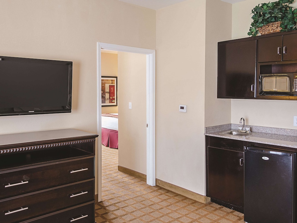 Suite, 1 Bedroom, Non Smoking (1 King Bed) - Photo 1